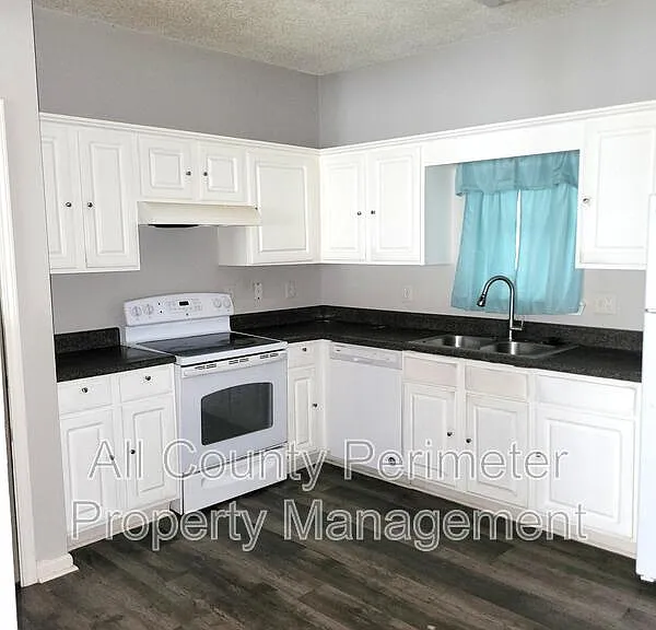 7620 Creekside Ln — Photo 5