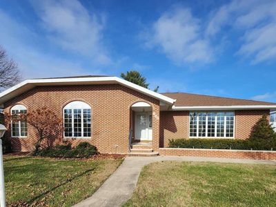 840 E Union St, Manchester, IA, 52057