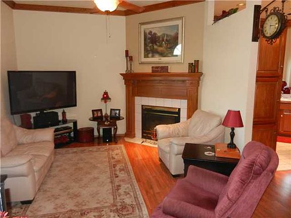 2nd image of 609 S Greengate Dr