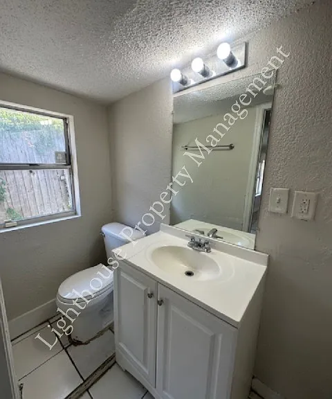 1490 W 33rd St — Photo 11