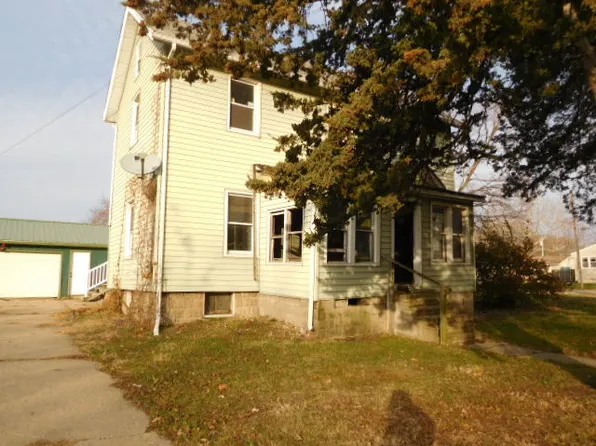 902 W 9th St, Sterling, IL 61081