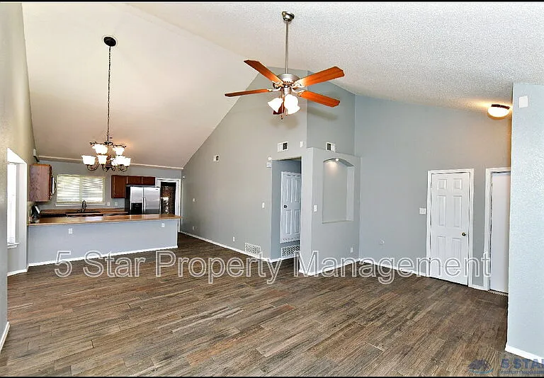 804 Margarita St — Photo 9