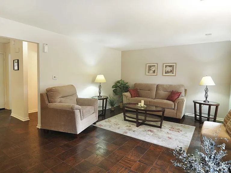 Olde Forge East Apartments & Townhomes — Photo 9