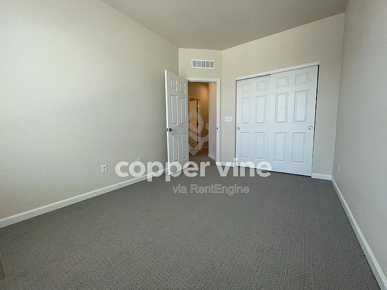 161 Ambrose St — Photo 15