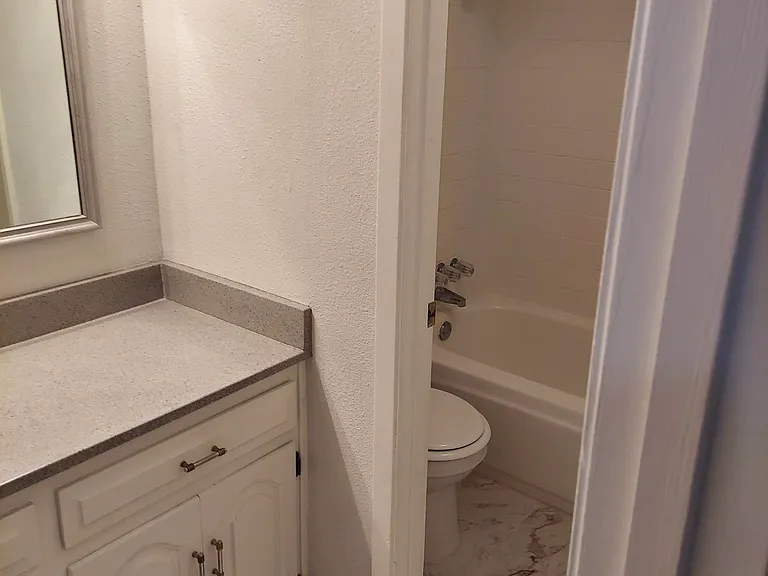 Middle bathroom