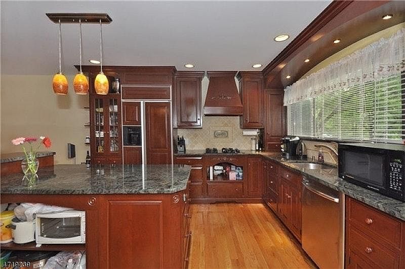 2nd image of 5 Cedar Ln