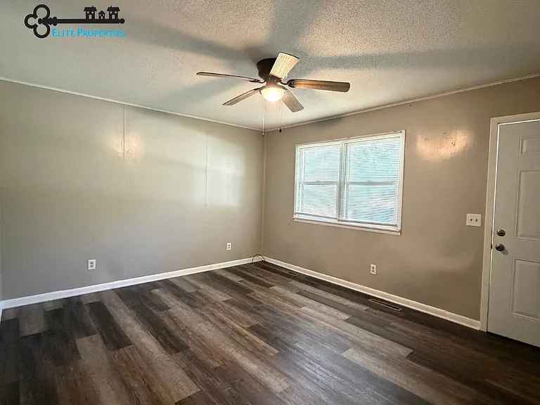 1006 Walnut Ter — Photo 4