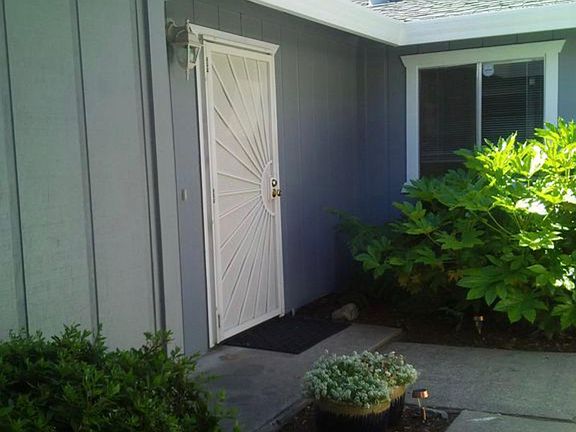 3rd image of 7641 Mariposa Ave