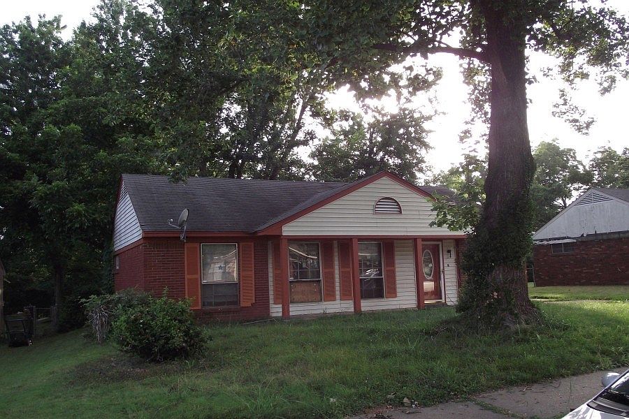 2nd image of 3755 Coral Dr