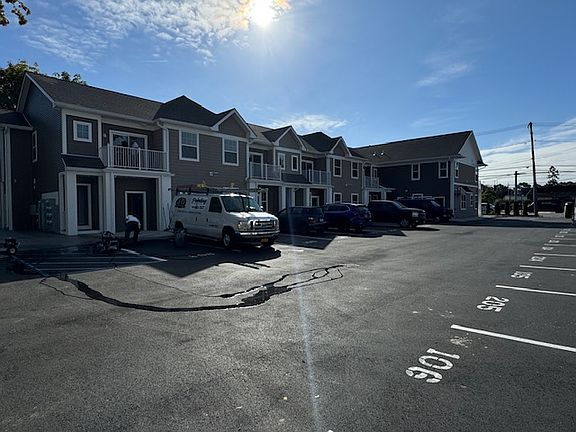 5th image of 1 Conklin St #201