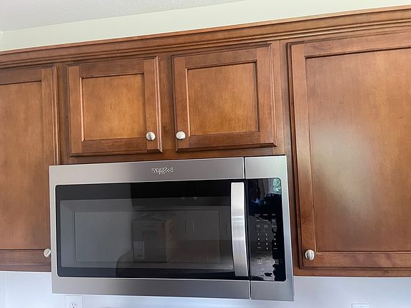 5th image of 2121 Greenwood Dr S #400
