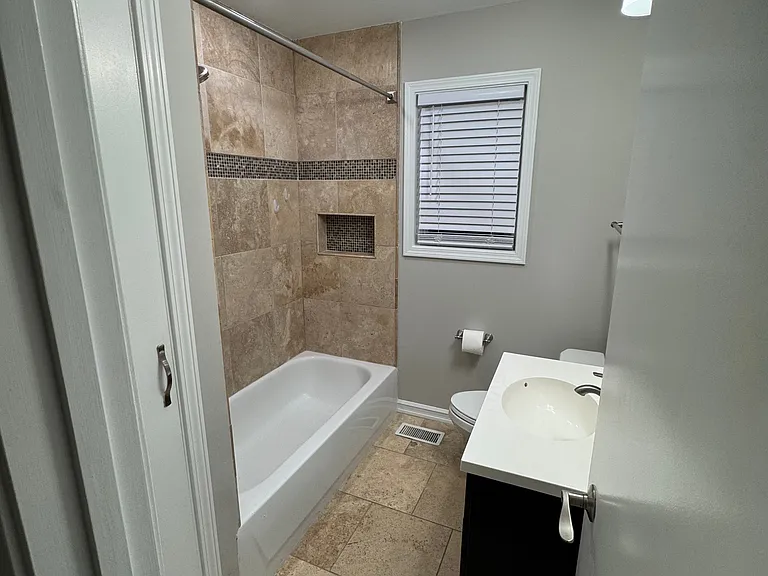 10187 N College Ave — Photo 13