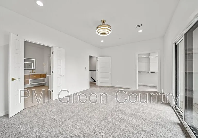 118 E Elgin St — Photo 21