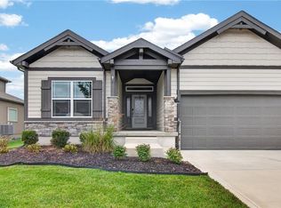 1517 SW Georgetown Dr, Lees Summit, MO 64082
