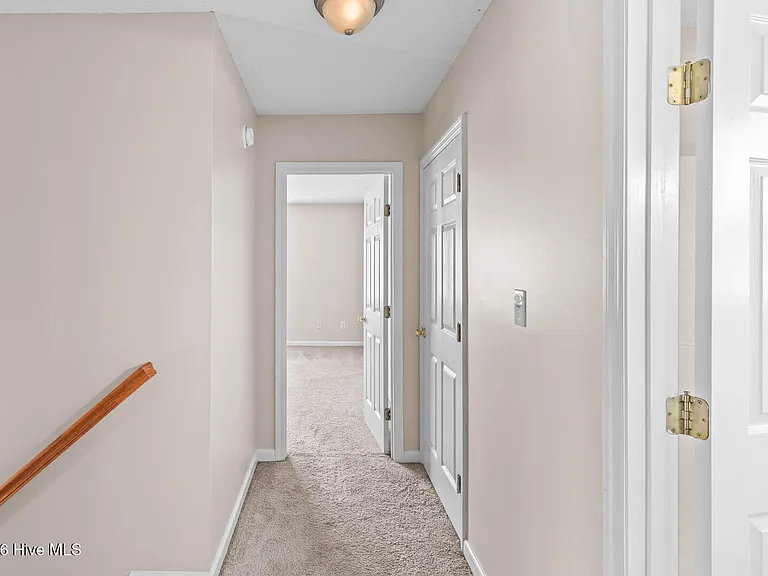 303 Mann St — Photo 32