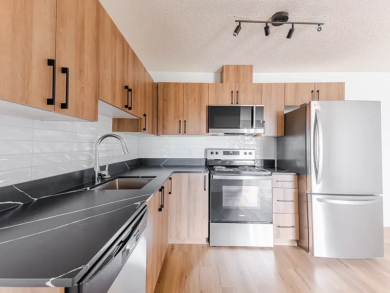 609 King St — Photo 2