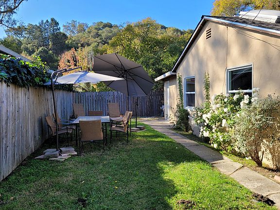 Lawn on side of in-law unit