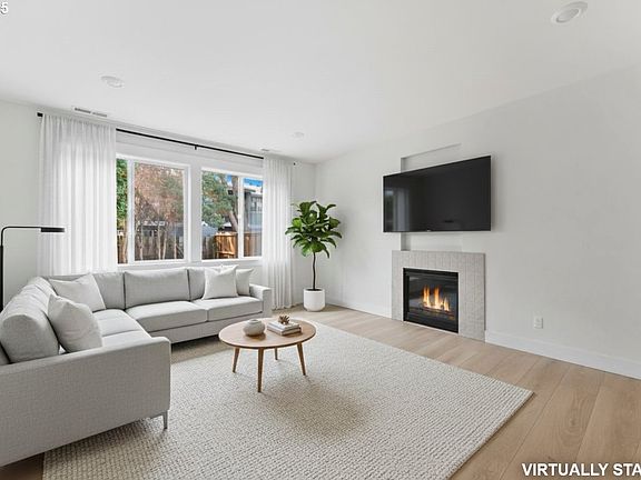 4th image of 5080 SE Drake Rd