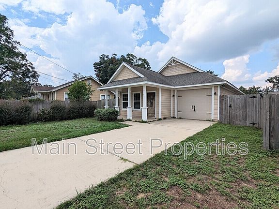 2nd image of 1016 E Bobe St