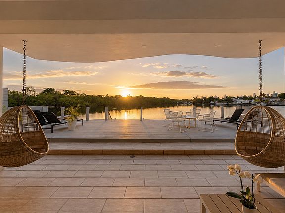 2nd image of H4 Vistamar Marina