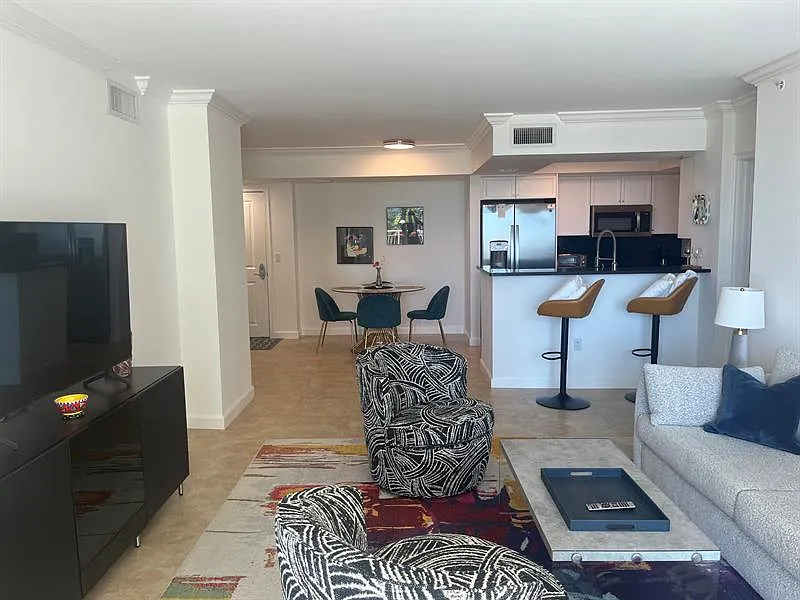 Palmetto Place Condominiu — Photo 2