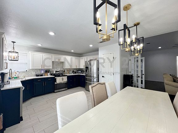 2nd image of 717 Ridgehill Dr