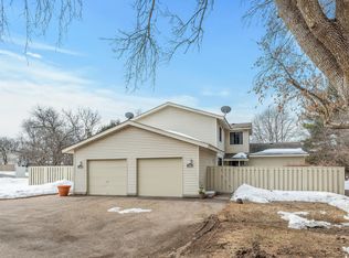 1090 Carmel Ct, Shoreview, MN 55126