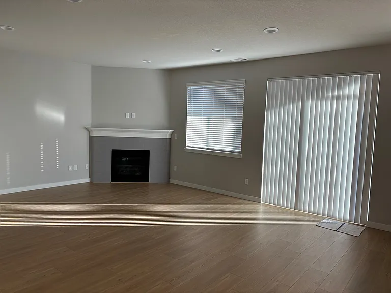 16706 SE Smith Rock St — Photo 3