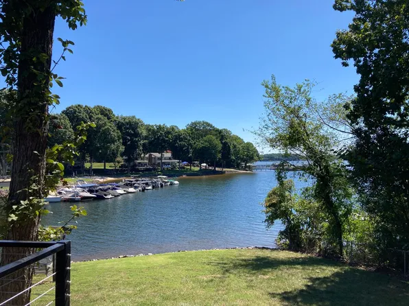 7942 Westcape Dr, Denver, NC 28037