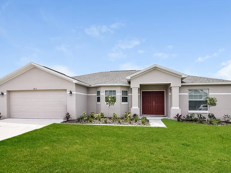 1813 James Towne Ln — Photo 1