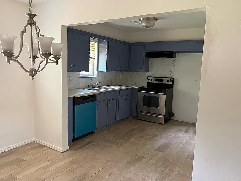 1406 Huron St — Photo 3