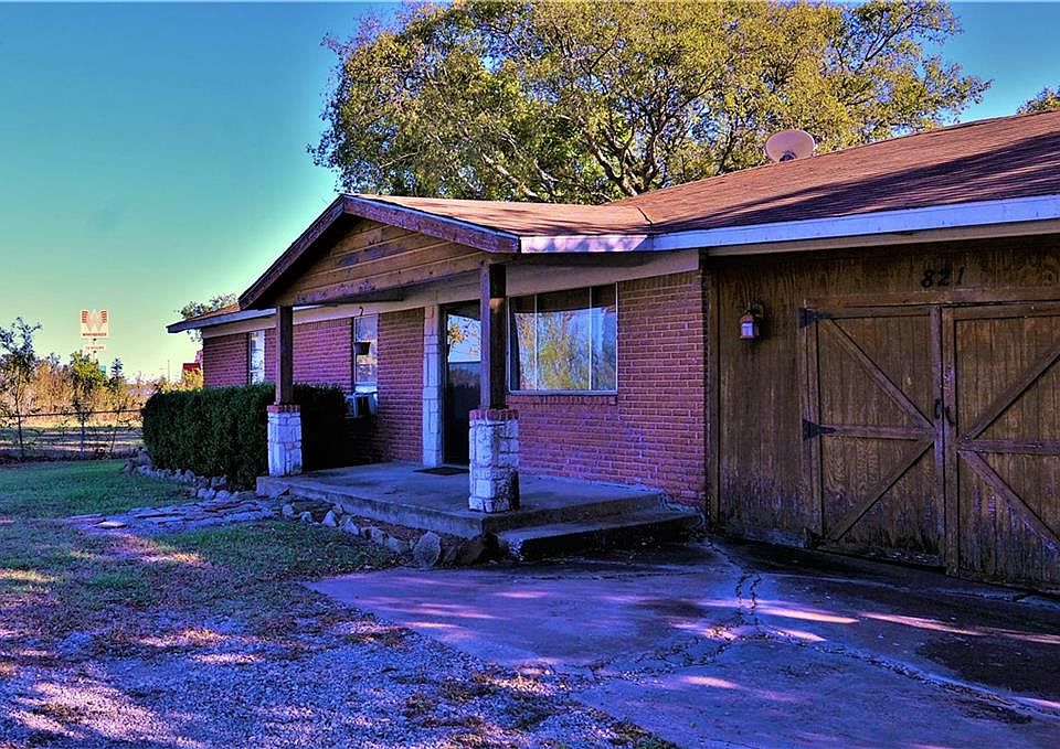 1st image of 821 W Princeton Dr