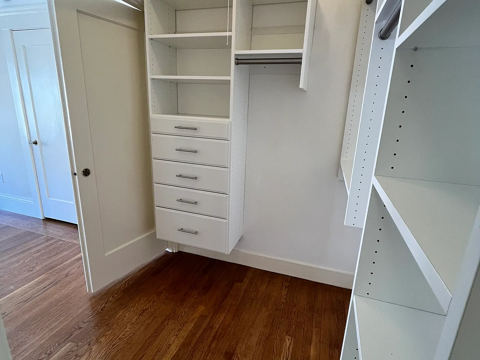 Studio, 400 sqft, $3,900 — Photo 4