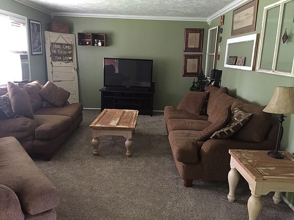 5th image of 589 Tyson Ave