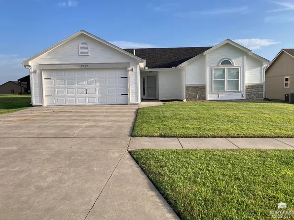 2437 Jaeger Dr, Junction City, KS 66441