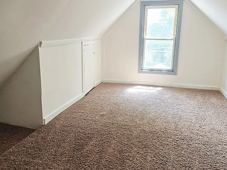 224 Catherine St — Photo 29