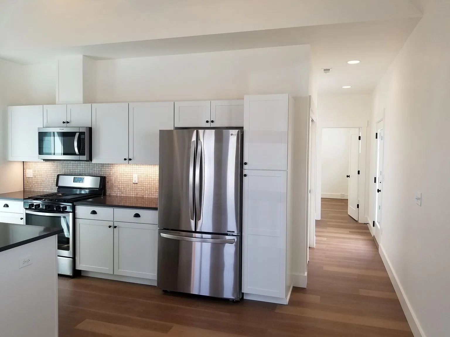 2 bed, 850 sqft, $1,800 — Photo 3