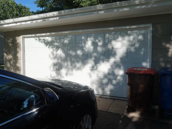 2410 Hazelwood St N, Maplewood, MN 55109