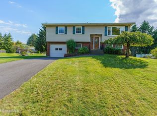 6 Mallard Ln, Latham, NY 12110