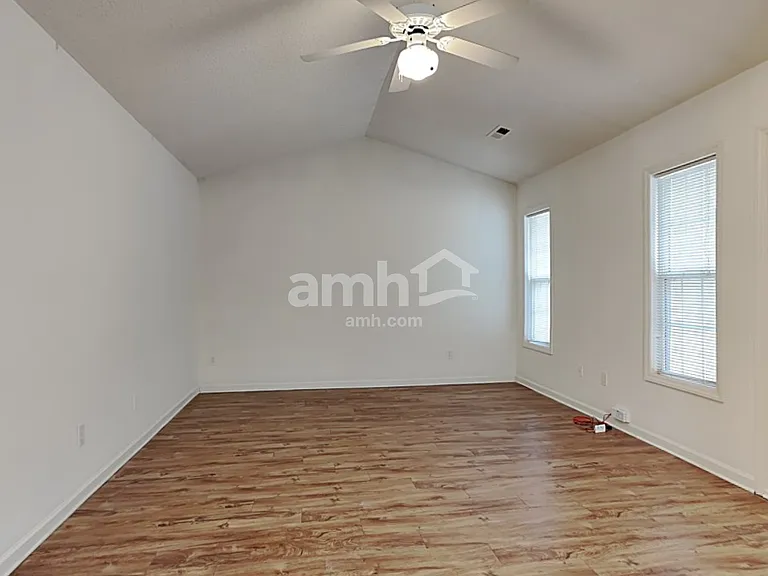 185 Charlotte Ct — Photo 8