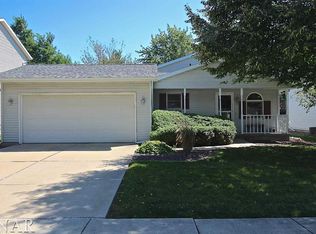 14 Rutherford Ct, Bloomington, IL 61705