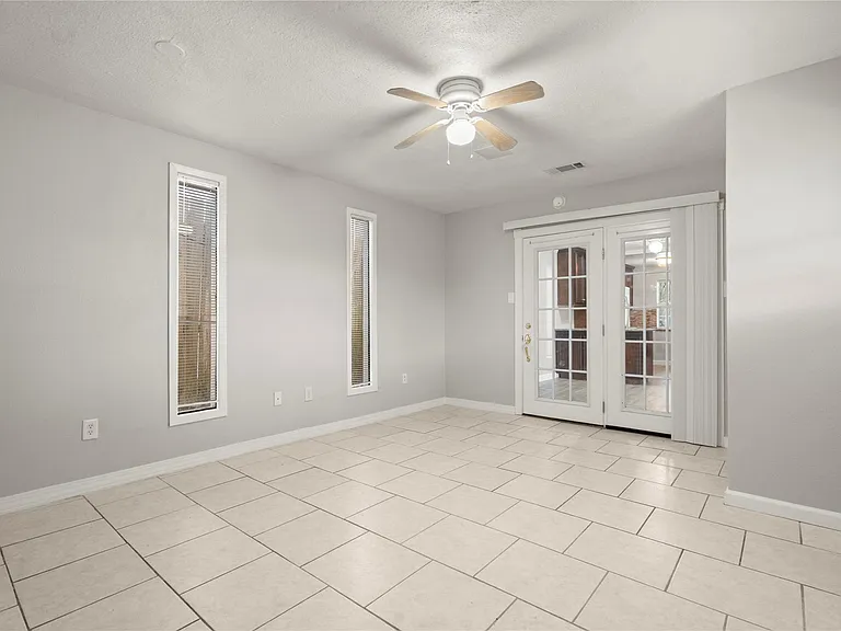 907 Northbend Dr — Photo 17