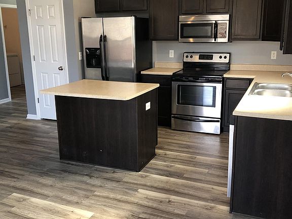 4th image of 2710 Bond Dr