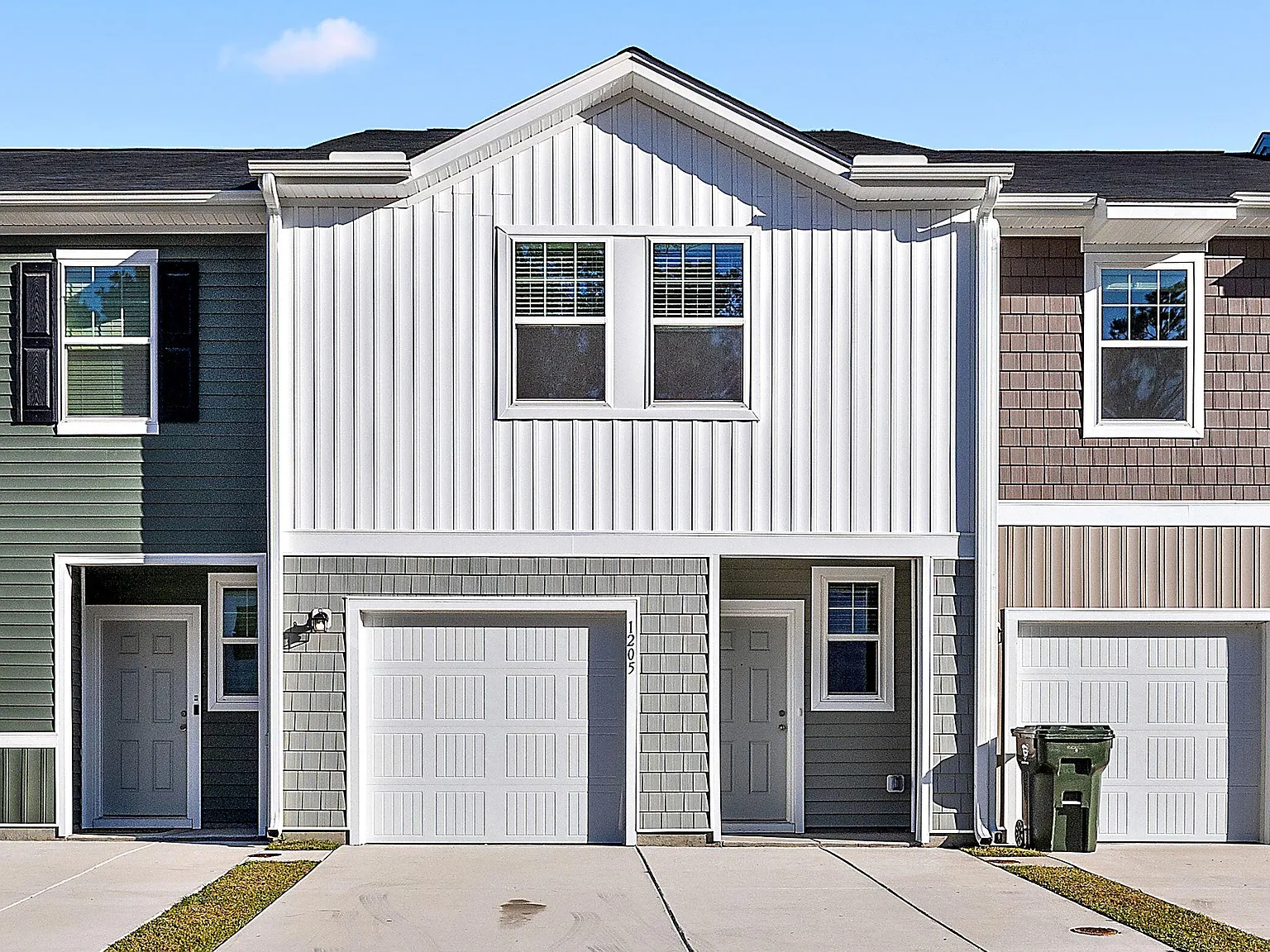 3 bed, 2.0 bath, 1386 sqft, $2,095 — Photo 1