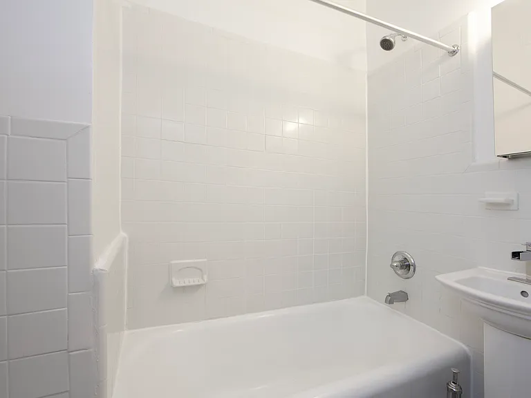 24 Jane St #2C — Photo 4