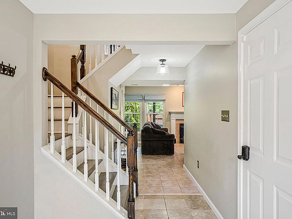 2nd image of 7453 Gadsby Sq
