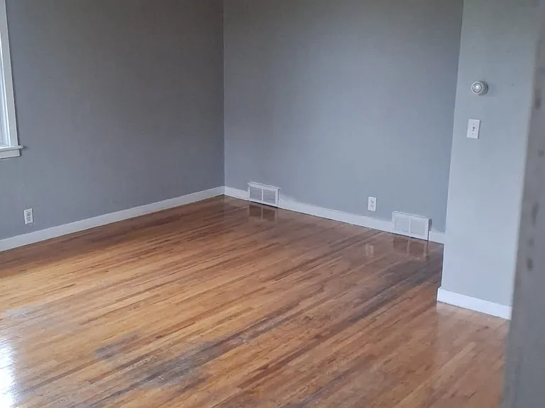 15 1st St SW #1 — Photo 3