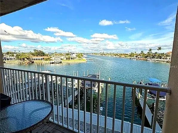 11605 3rd St E APT 306, Treasure Island, FL 33706