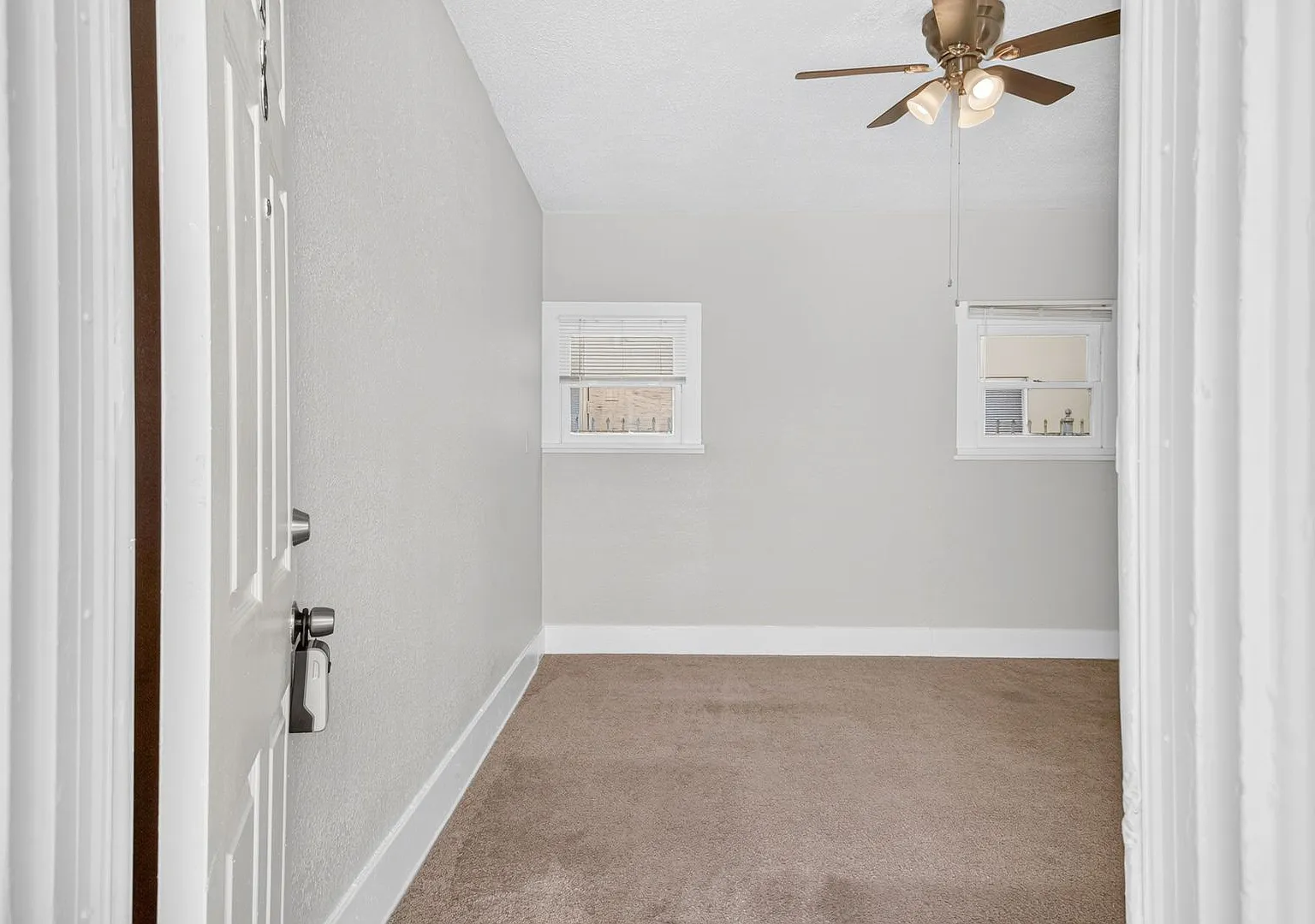 1074 Obispo Ave — Photo 2