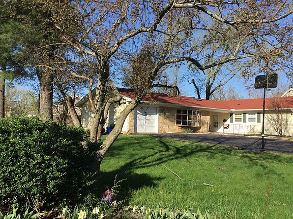 Beautiful Large Corner Fenced Rancher